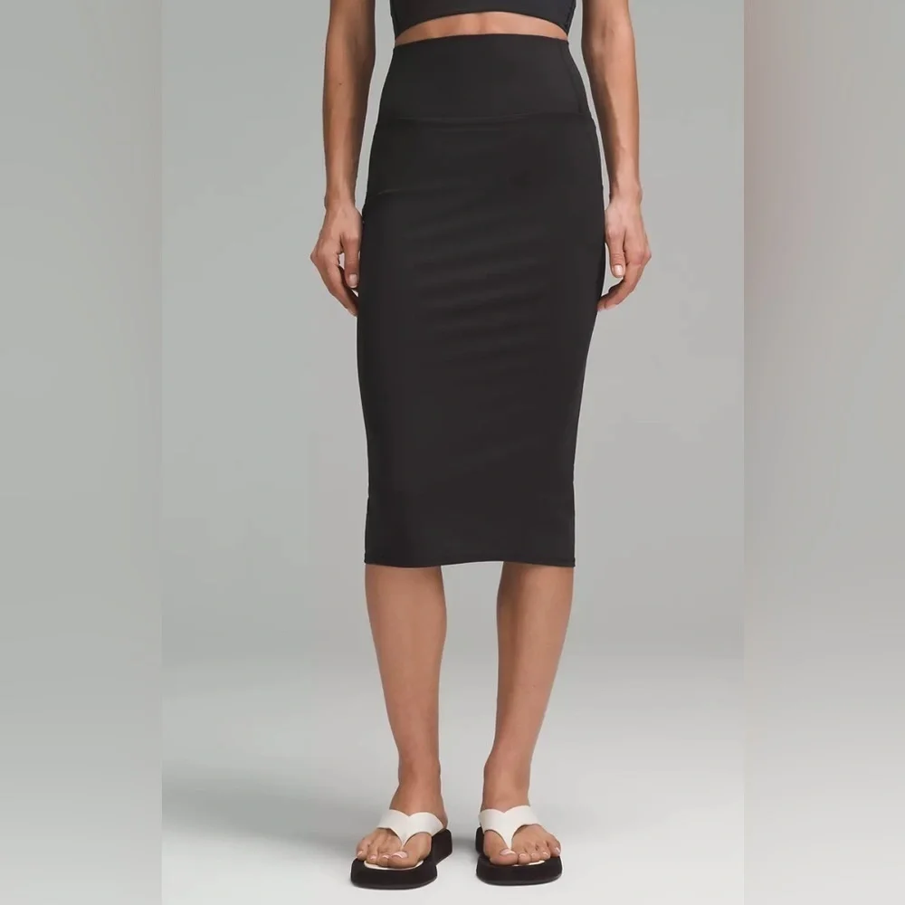 NWT LULULEMON SLIM FIT HIGH-RISE SKIRT, size 2